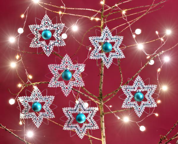 665 Klöppelbrief Baumbehang "Eiskristall"